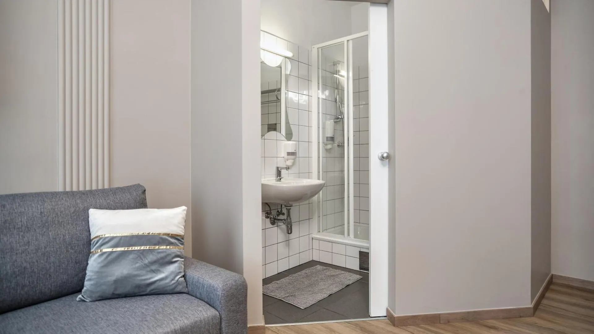 Augarten Apartments I 5 Minutes To Metro, Bus And Train I Wifi I Very Central Vienna Austria
