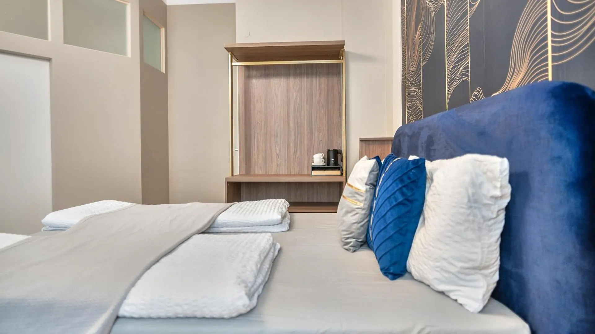 Augarten Apartments I 5 Minutes To Metro, Bus And Train I Wifi I Very Central Vienna 0*,  Austria