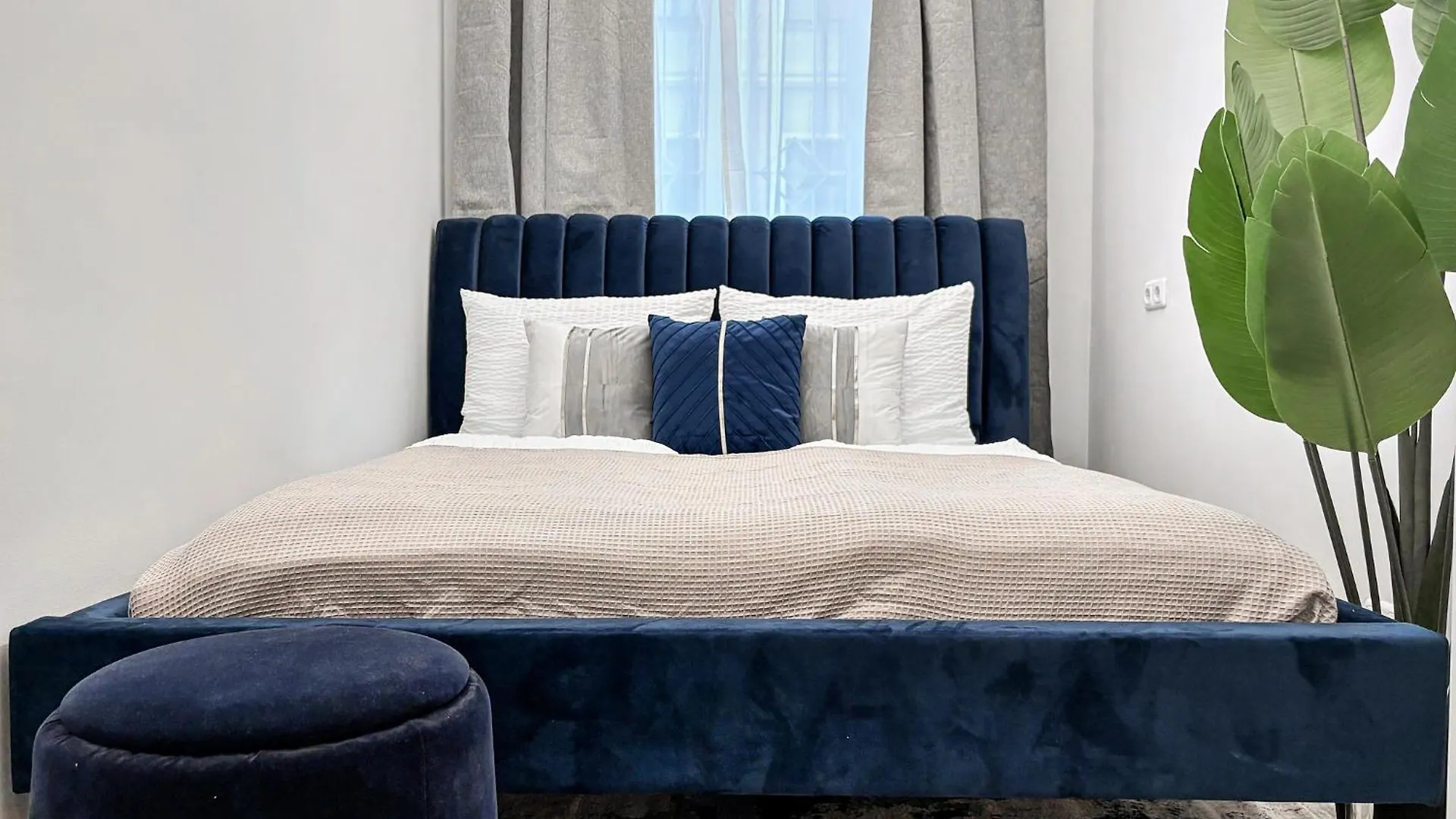 Augarten Apartments I 5 Minutes To Metro, Bus And Train I Wifi I Very Central Austria