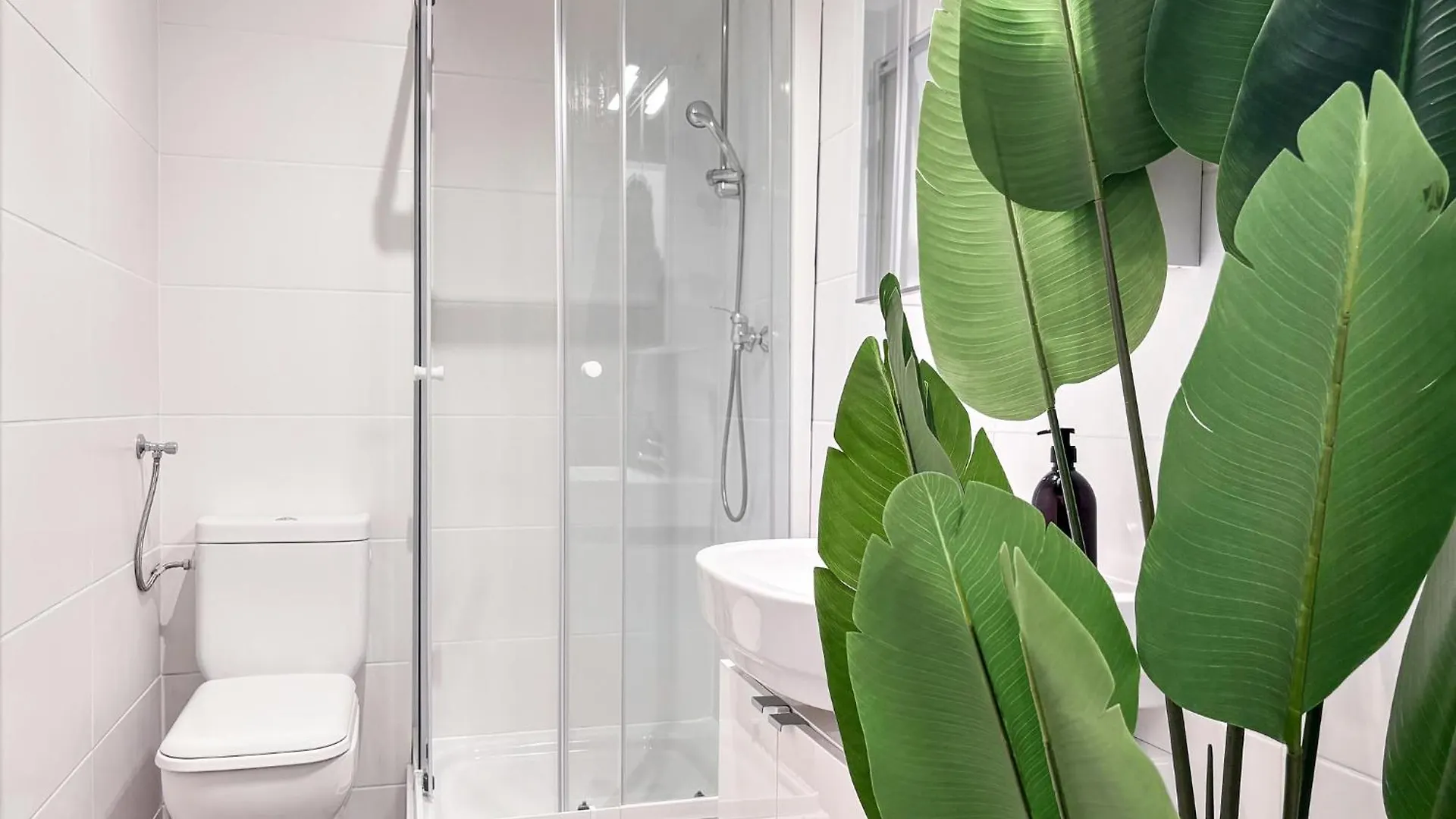Augarten Apartments I 5 Minutes To Metro, Bus And Train I Wifi I Very Central
