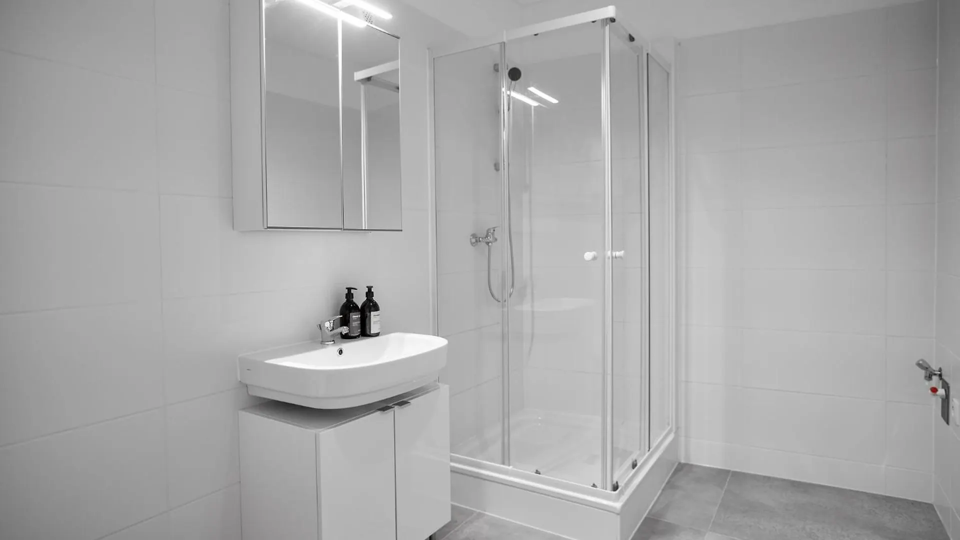 Augarten Apartments I 5 Minutes To Metro, Bus And Train I Wifi I Very Central 0*, Vienna